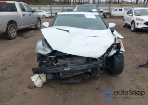 2012 Hyundai Veloster Base W/Red/Black z USA, uszkodzony, nr VIN KMHTC6AD9CU066046